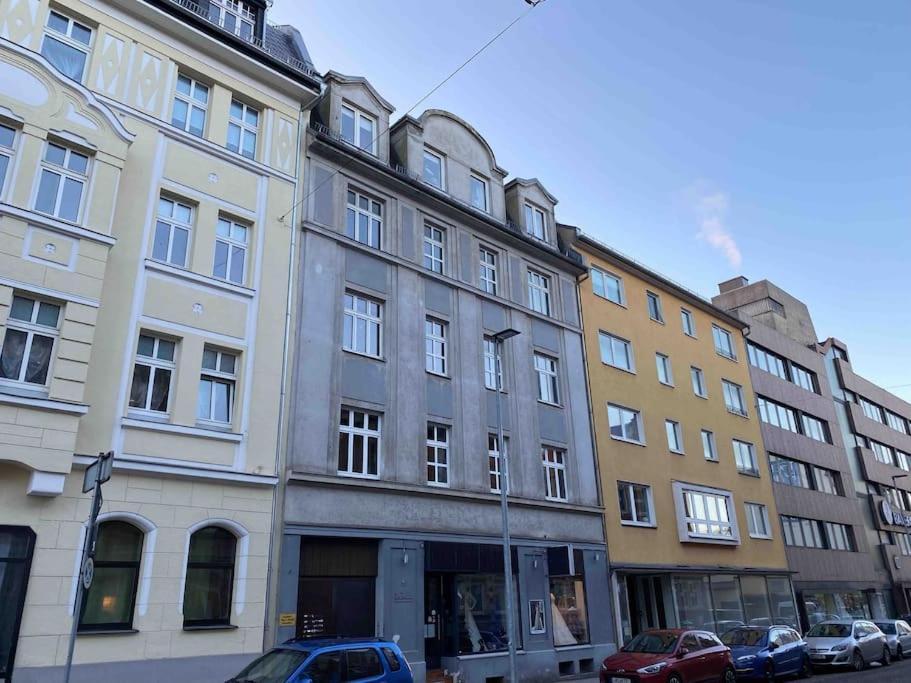 Schoenes City-Apartment Im Zentrum Mit Balkon Хоф Экстерьер фото