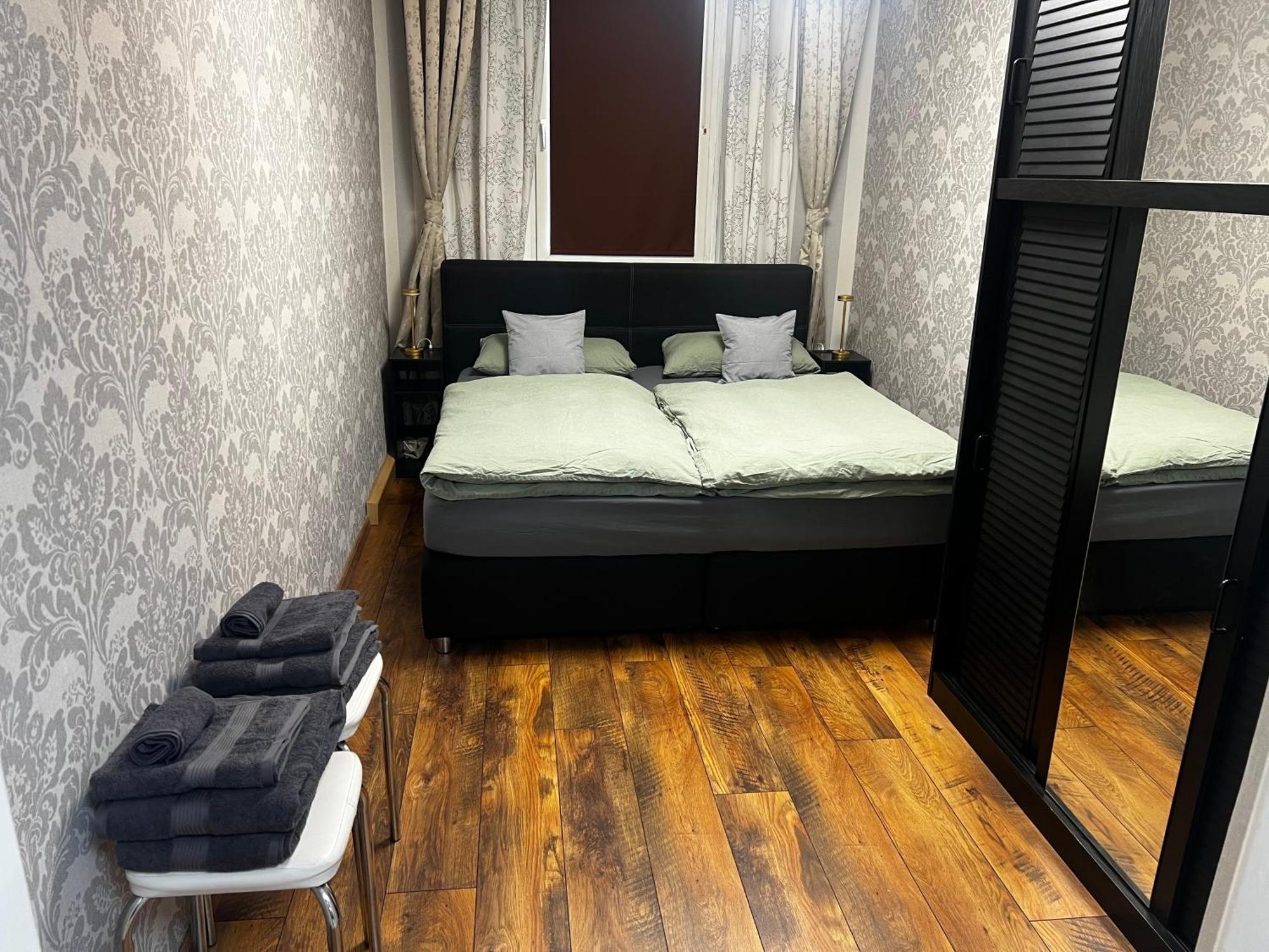 Schoenes City-Apartment Im Zentrum Mit Balkon Хоф Экстерьер фото